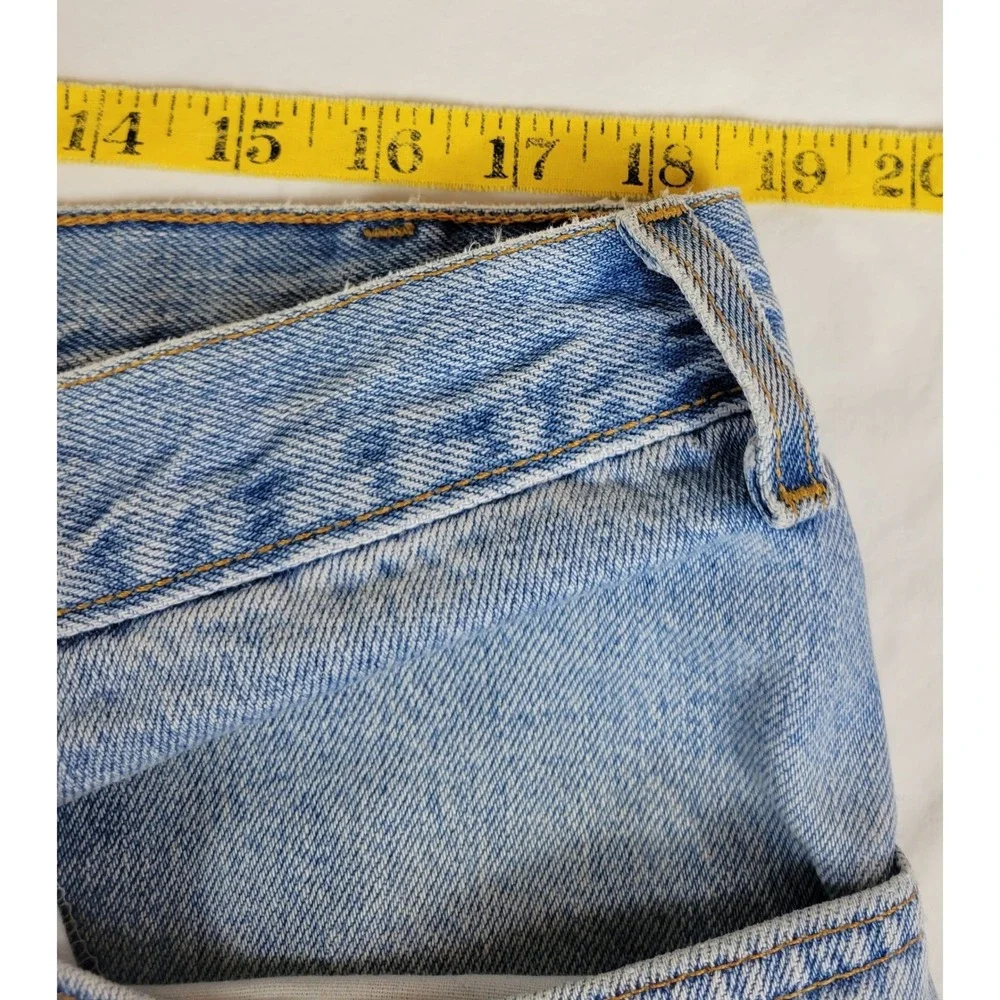Vintage Levi's 560 Mens Jeans Light Wash Loose Fit Tapered‎ Leg W37 L30 USA